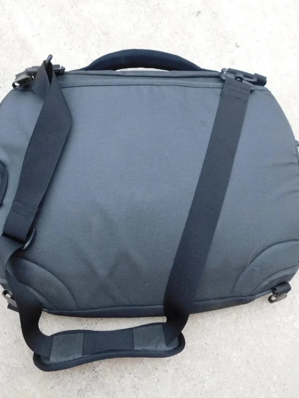 The North Face Messenger Laptop Style Bag Outdoor Hiking Camping